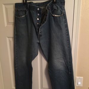 Men’s Levis 501 Jeans 42x34 Button-Fly